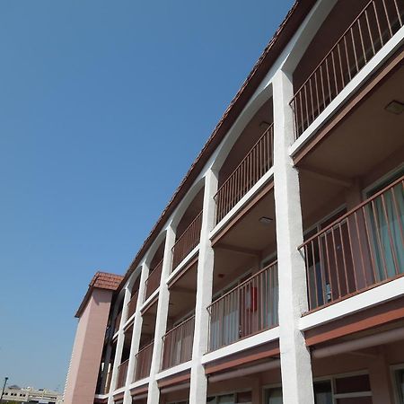 Sunshine Inn & Suites เวอร์จิเนียบีช ภายนอก รูปภาพ
