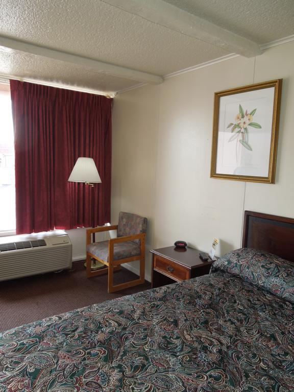 Sunshine Inn & Suites เวอร์จิเนียบีช ภายนอก รูปภาพ